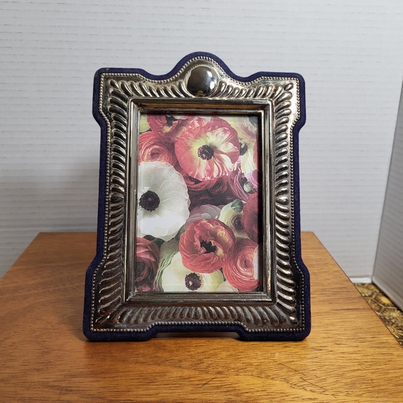 Vintage Elegance Silver Plate Ornate Picture Frame - Picture 5 of 14